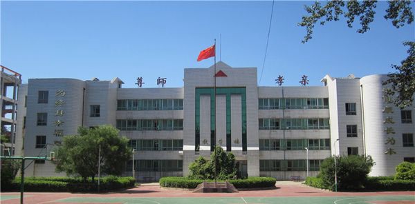 平定县高级职业中学校校园一角1