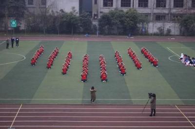 成都石化工业学校操场