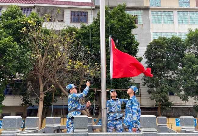 莆田工业职业技术学校拔河比赛