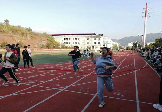 武夷山中华职业学校茶念表演