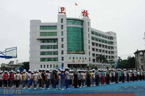 龙岩卫生学校教学楼1