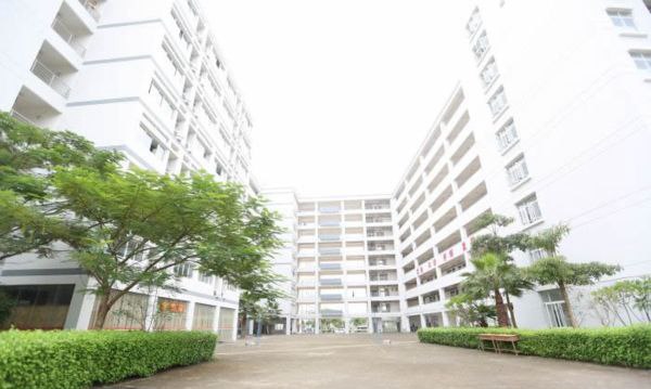 福建海峡职业学院教学楼