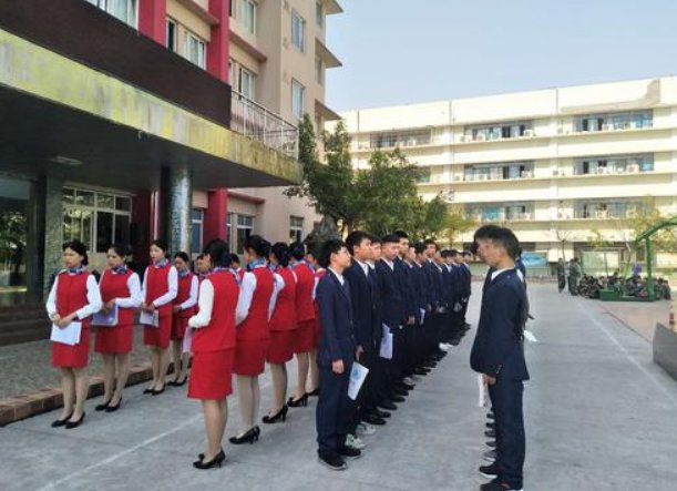 四川高铁乘务哪个学校好