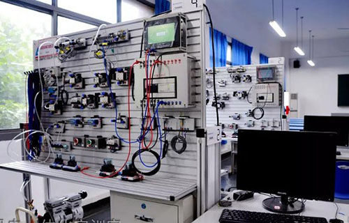 重庆机电职院机电一体化实训室