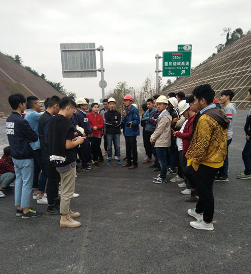 重庆运输职院学生到校企合作单位施工现场参观学习